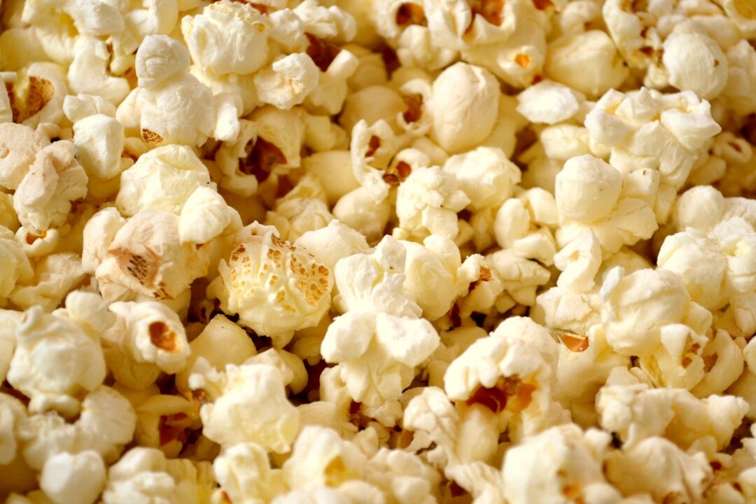 sitofood-corn-eat-popcorn-cinema-movie-807422-pxhere.com