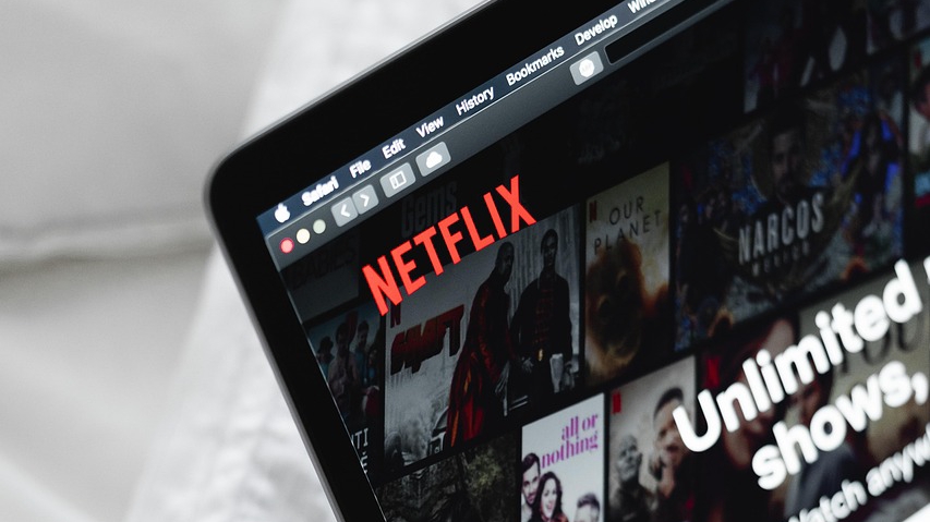 Netflix pronta a una maxi acquisizione: nel mirino Warner Bros. Discovery