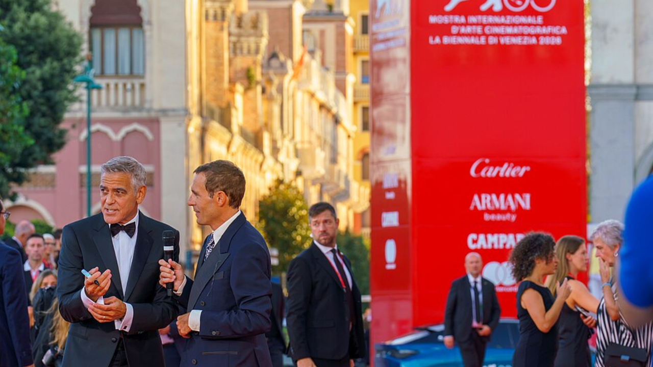 George Clooney in Venice: “The government of the worst” is Trump’s